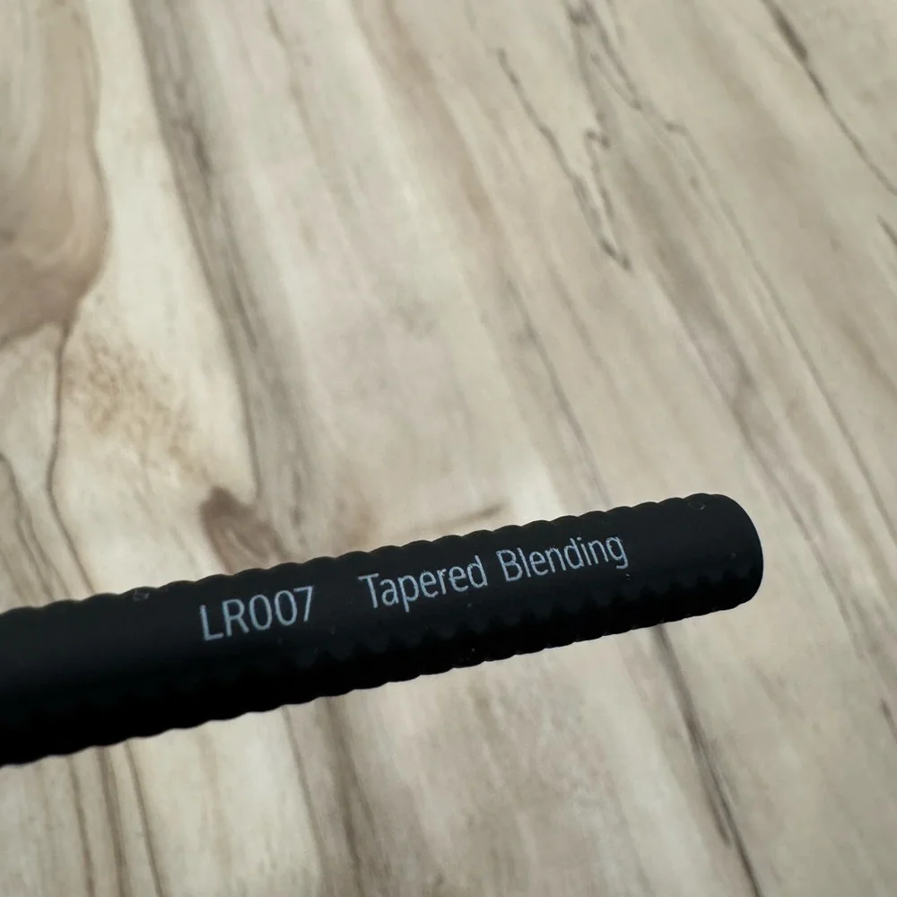 NWT Laruce Sleek Black Tapered Blending Brush LROO7